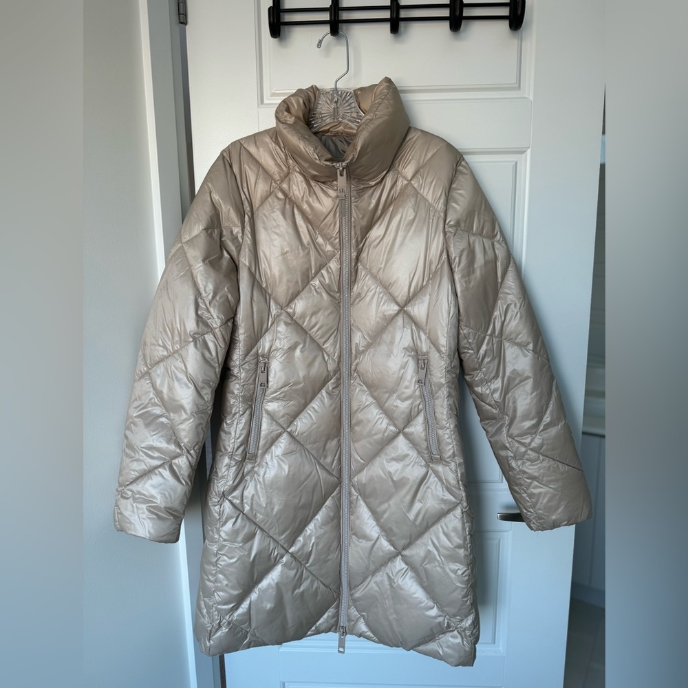 Quilted puffer jacket, light weight, water repellant